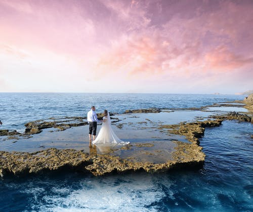 女朋友生气了怎么哄 女朋友生气了怎么哄